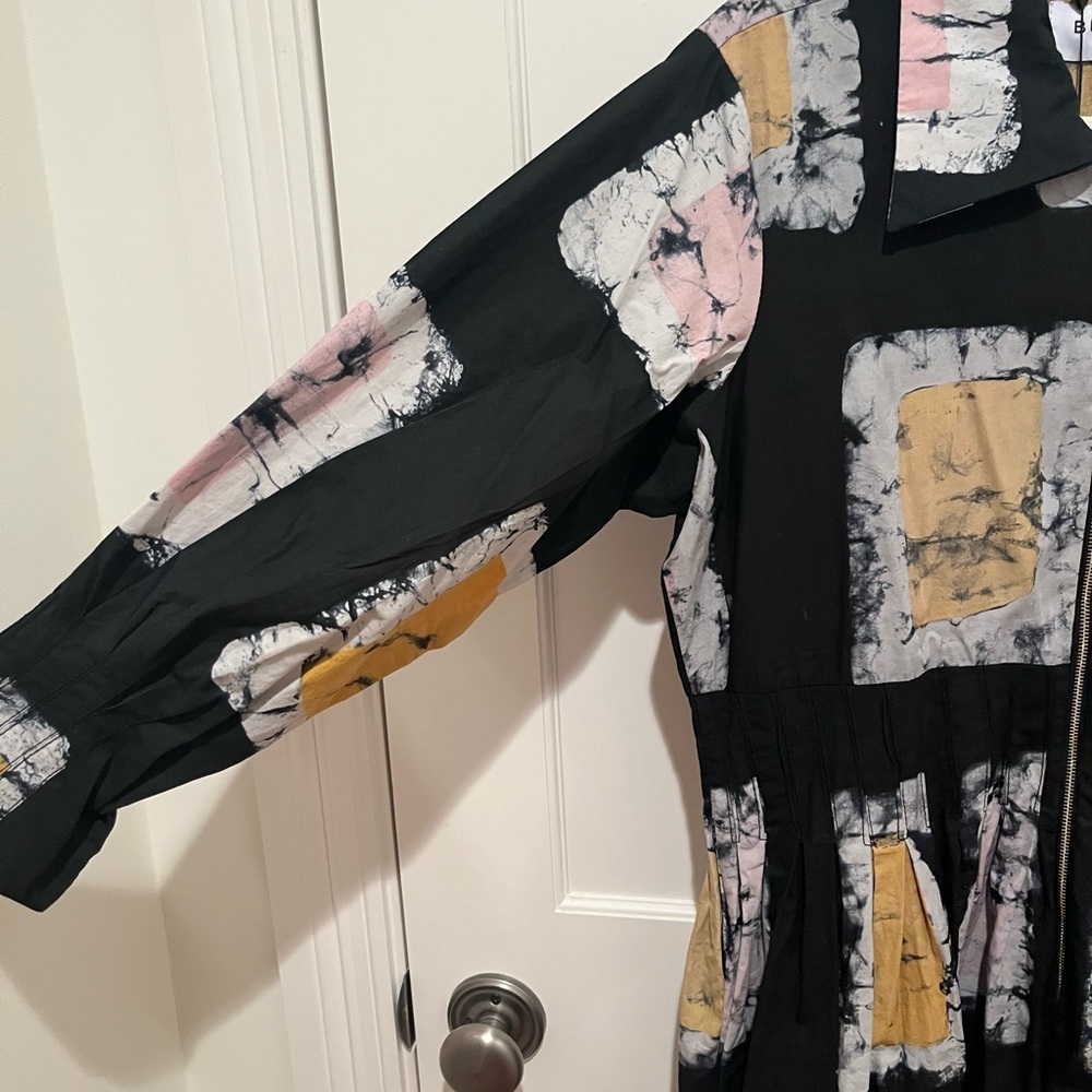 Busayo Yewande Dress in Black Geometric Tie Dye Print - Picture 5 of 9